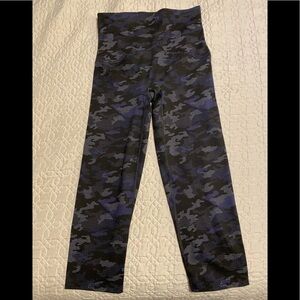 Spanx cropped activewear leggings.EUC